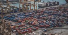 Contenedores en puerto