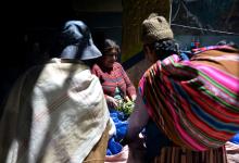 Indígenas bolivianas escena cotidiana, foto Reuters