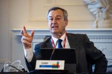 El consejero delegado de Banco Sabadell, César González-Bueno, durante su intervención en el XL Seminario de la APIE, en Santander a 20 de junio de 2023