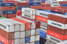 containers apilados