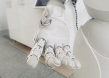 crédito foto UNsplash https://unsplash.com/es/fotos/foto-en-primer-plano-del-brazo-robot-blanco-jIBMSMs4_kA?utm_content=creditShareLink&utm_medium=referral&utm_source=unsplash