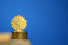 Ilustración de unas monedas de bitcóin, La Maison du Bitcoin, París. 11 de julio 2014. REUTERS/Benoit Tessier