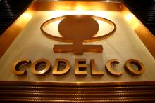 El logo de Codelco en su antigua sede en Santiago, Chile. Marzo, 2018. REUTERS/Ivan Alvarado