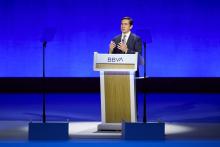 El presidente del BBVA, Carlos Torres Vila, interviene durante la Junta General Extraordinaria de Accionistas del BBVA, en el Palacio Euskalduna, a 5 de julio de 2024, en Bilbao, Vizcaya, País Vasco (España)