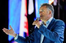 Las primeras encuestas de boca de urna en las elecciones de Uruguay sugieren que el candidato opositor de centroizquierda Yamandu Orsi está por delante de su rival conservador Álvaro Delgado y que probablemente será necesaria una segunda vuelta para un duelo directo.  Orsi había obtenido el 44% de los votos, según una encuesta a la salida de urna de Cifra, seguido por el 27% de Delgado por la coalición gobernante y el 16% del joven conservador experto en redes sociales Andrés Ojeda.