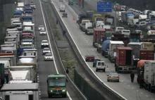 Camioneros chilenos paralizan el norte del país pidiendo medidas por seguridad y combustibles