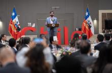 En visita a México, presidente Boric invita a invertir en Chile y pone como ejemplo a Amazon y Google