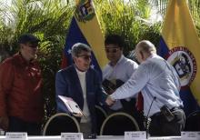 Los cinco grupos armados con los que Petro firmó el alto al fuego bilateral en Colombia