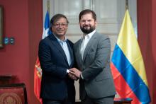 Presidente de Colombia, Gustavo Petro, pide defender democracia en La Moneda