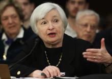 Yellen dice que monitorea la situación del SVB y otros bancos